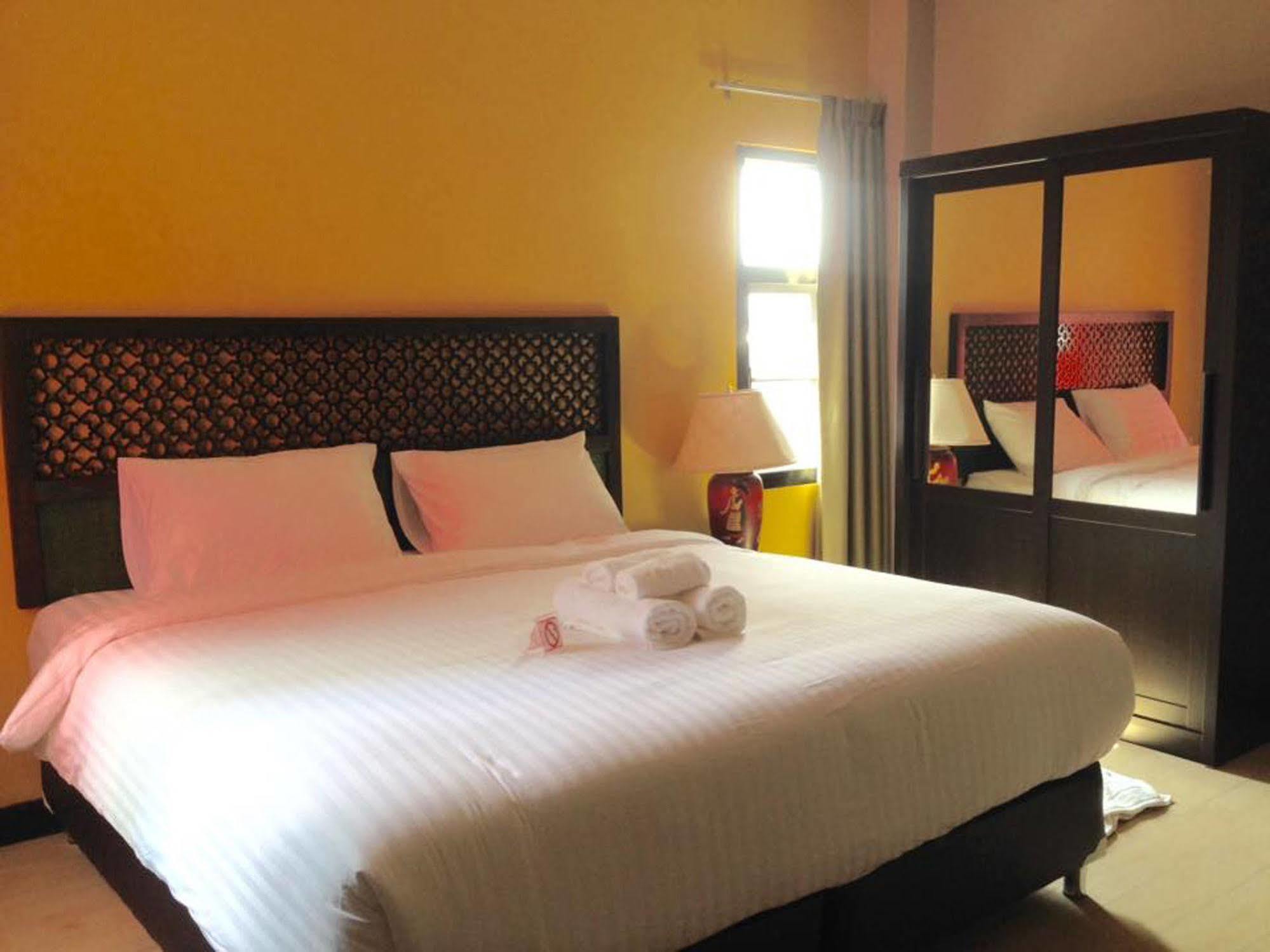 Mulberry House Hotel Pak Thong Chai Exterior foto